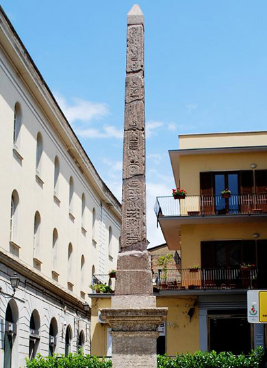 Египетский обелиск(L'obelisco Egiziano)