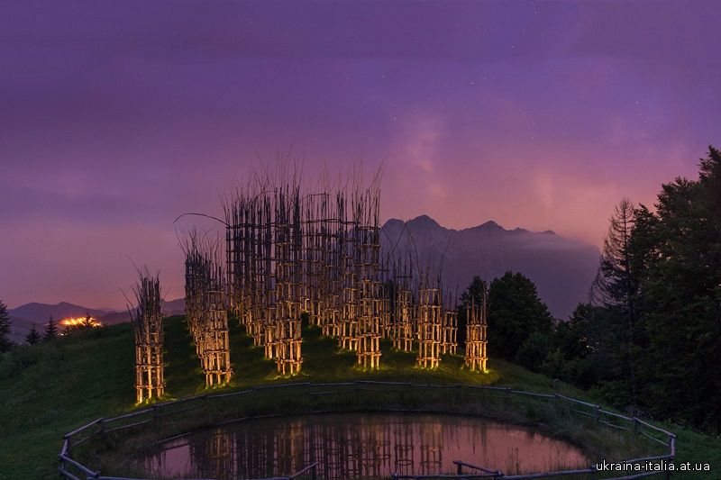 Храм из живых деревьев в Италии. Фото