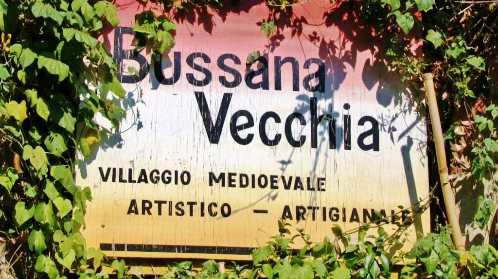 Городок художников Буссана-Веккья в Лигурии, Италия