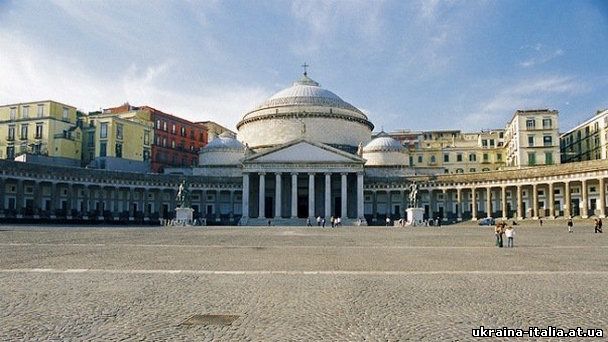 Площадь Плебисцита в Неаполе (Piazza del Plebiscito in Naples)