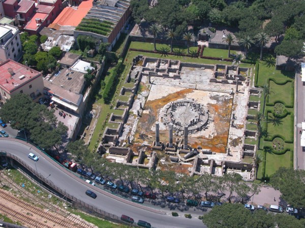 Мацеллум («Храм Сераписа»)Macellum of Pozzuoli ('Temple of Serapis')