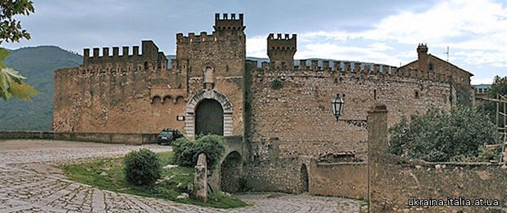 Замок Ланчелотти (Castello Lancellotti) 