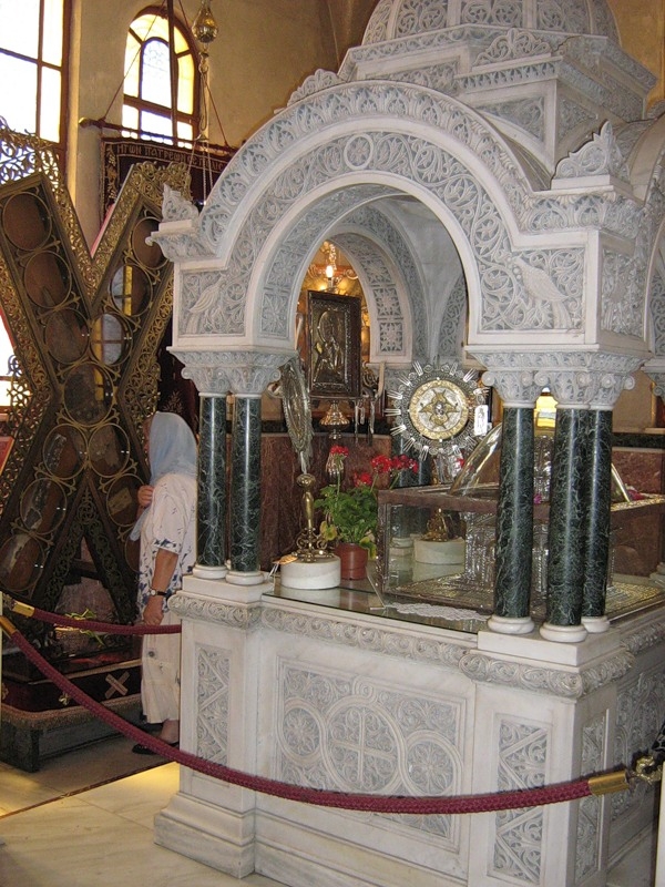 Ковчег с Честной главой и крест апостола Андрея Первозванного 
