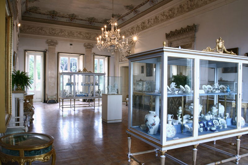 Национальный музей керамики Дука ди Мартина (Museo Nazionale della Ceramica Duca di Martina)