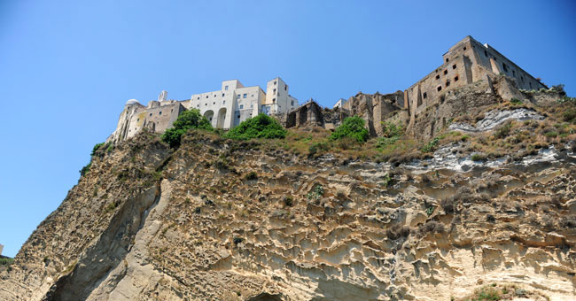 Замок д'Авалос Castello d'Avalos